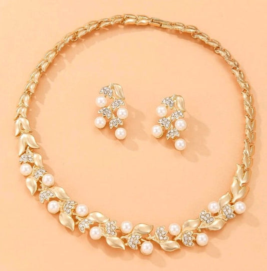 Elegant Golden Pearl Necklace Set