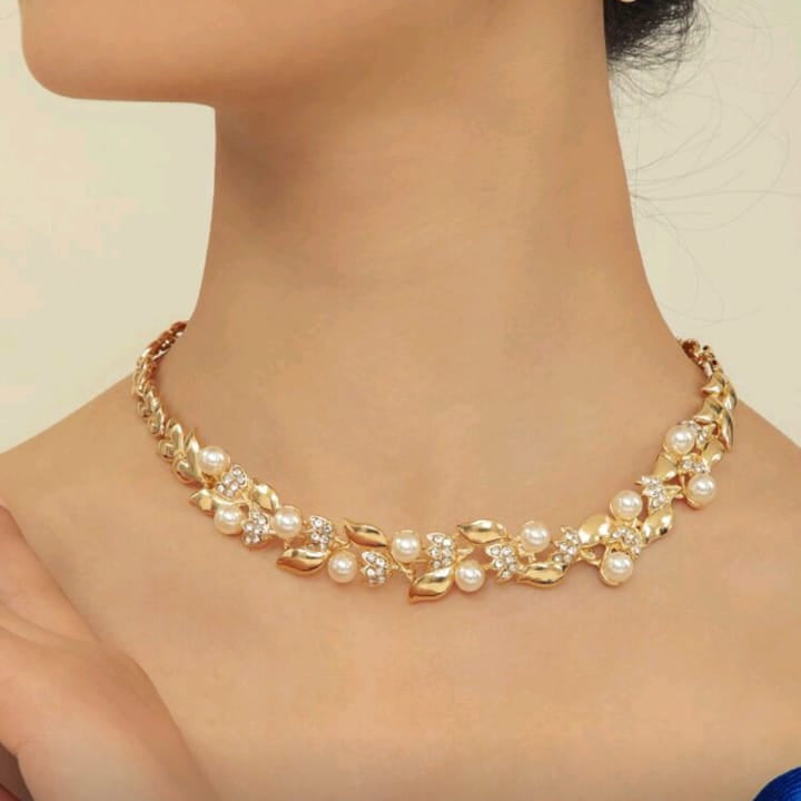 Elegant Golden Pearl Necklace Set
