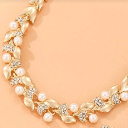 Elegant Golden Pearl Necklace Set