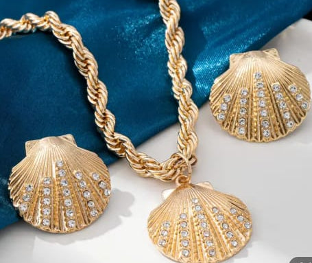 Elegant Golden Shell Crystal Accent Pendant Set