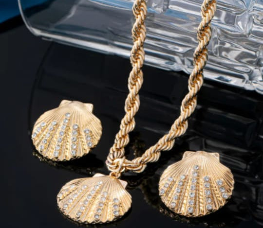 Elegant Golden Shell Crystal Accent Pendant Set