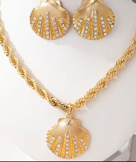 Elegant Golden Shell Crystal Accent Pendant Set
