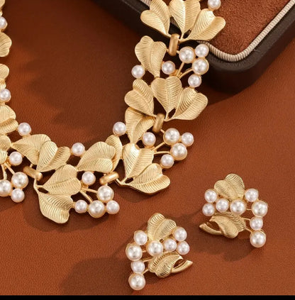 Luxurious Gold Finish Pearl French Necklace Set