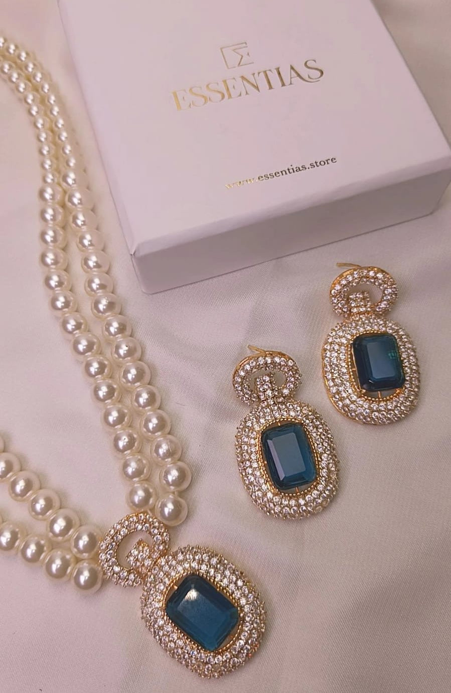 Luxury Pearl Necklace Set