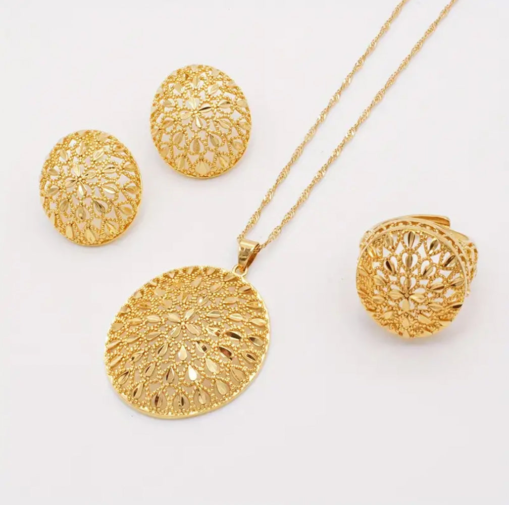 Classic Golden Round Pendant Set