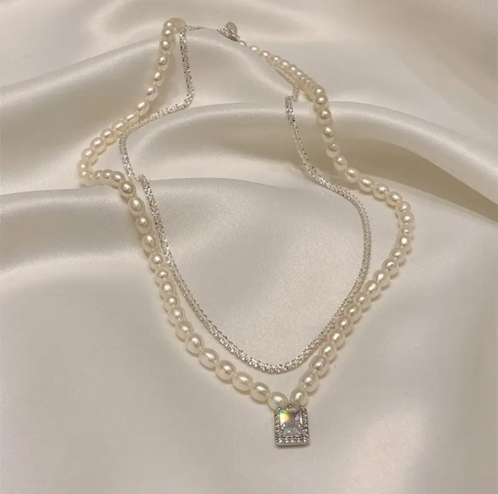 Elegant Silver Stone Pendant With Pearls